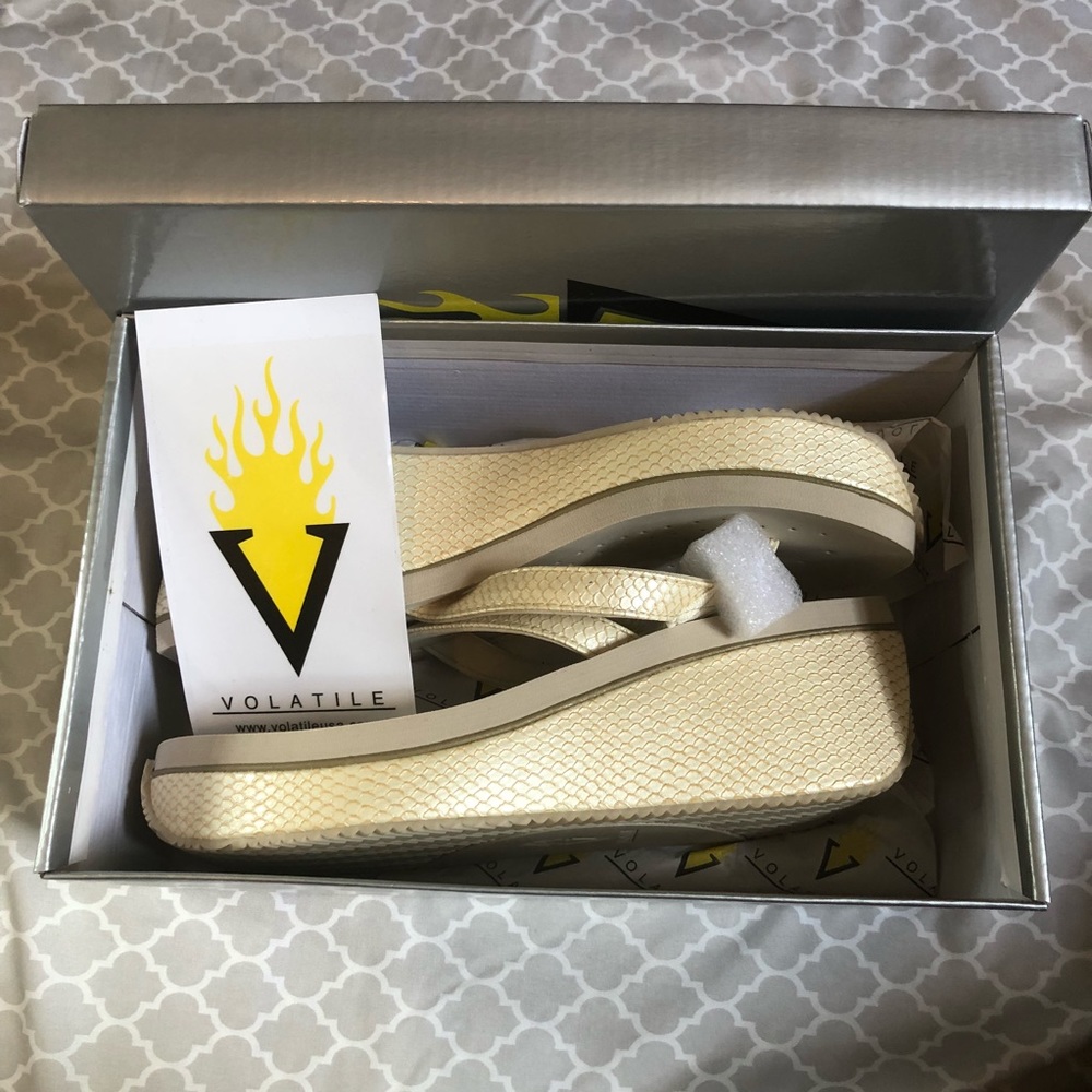 💛VOLATILE SANDALS!!💛